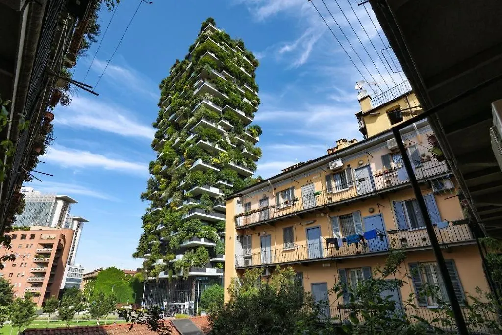 Unicredit And Bosco Verticale - Little House Mailand