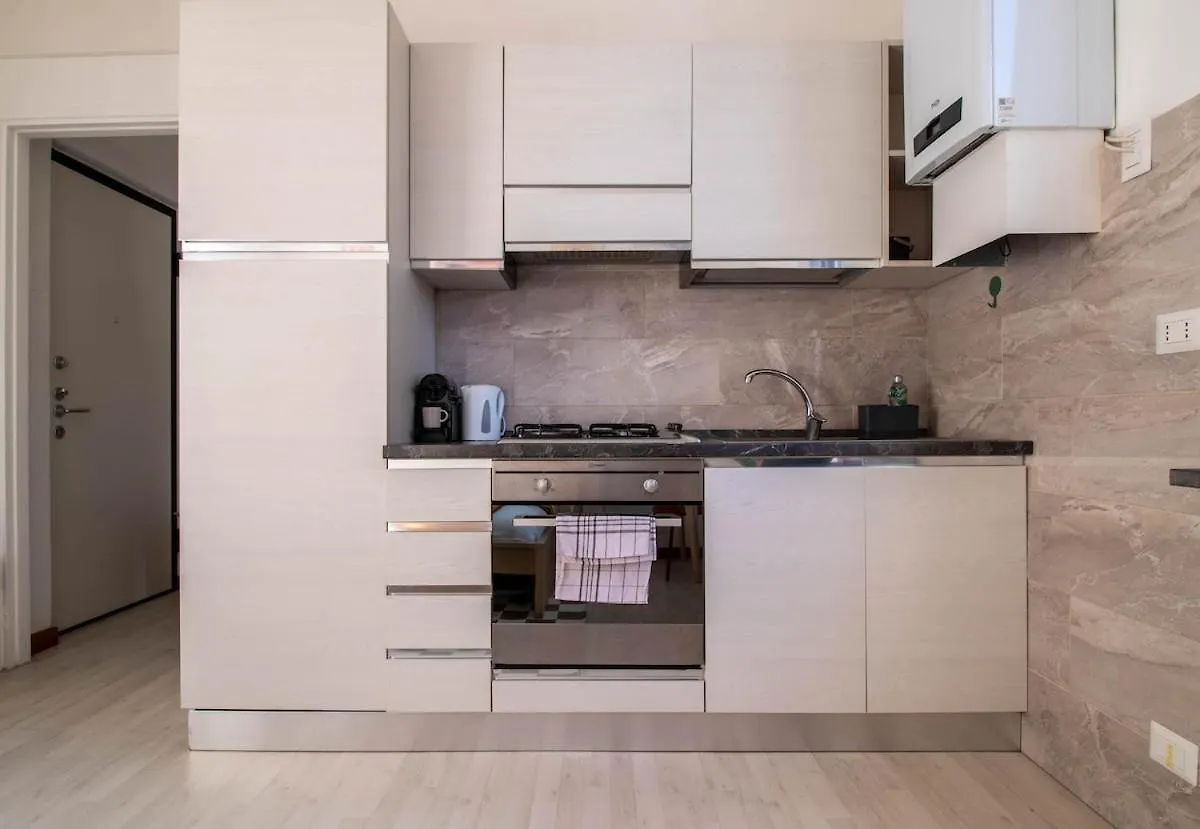 Unicredit And Bosco Verticale - Little House Milan