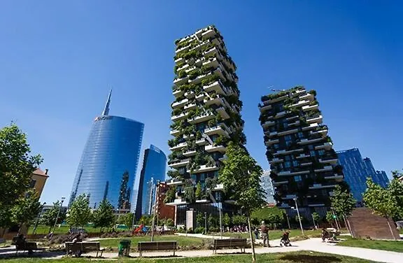 Unicredit And Bosco Verticale - Little House Milan Italy
