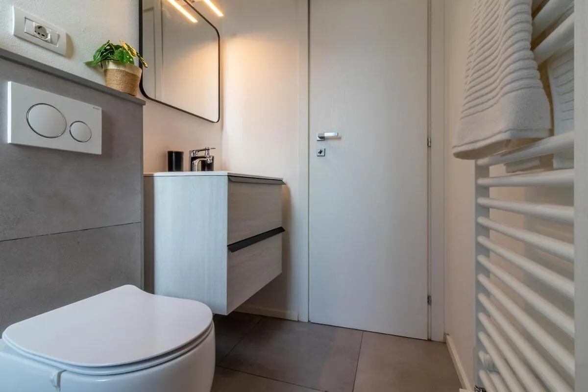 Unicredit And Bosco Verticale - Little House Milan Apartment